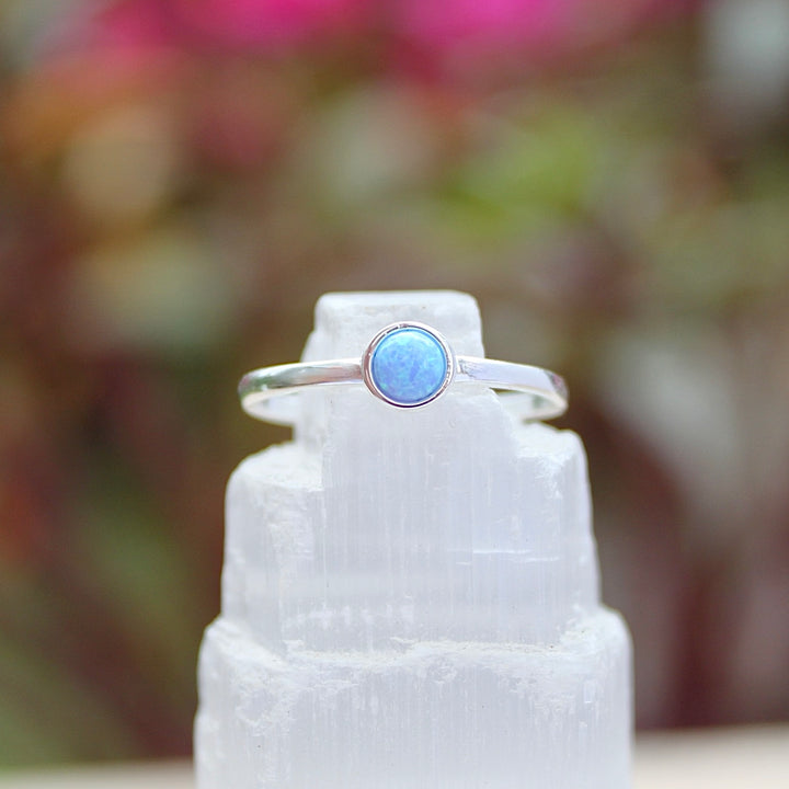 Blue Lab Opal Ring on slelnite