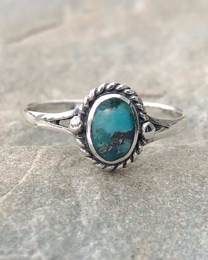 Oval Turquoise Detailed Ring