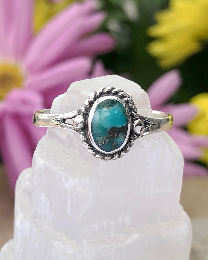 Oval Turquoise Detailed Ring