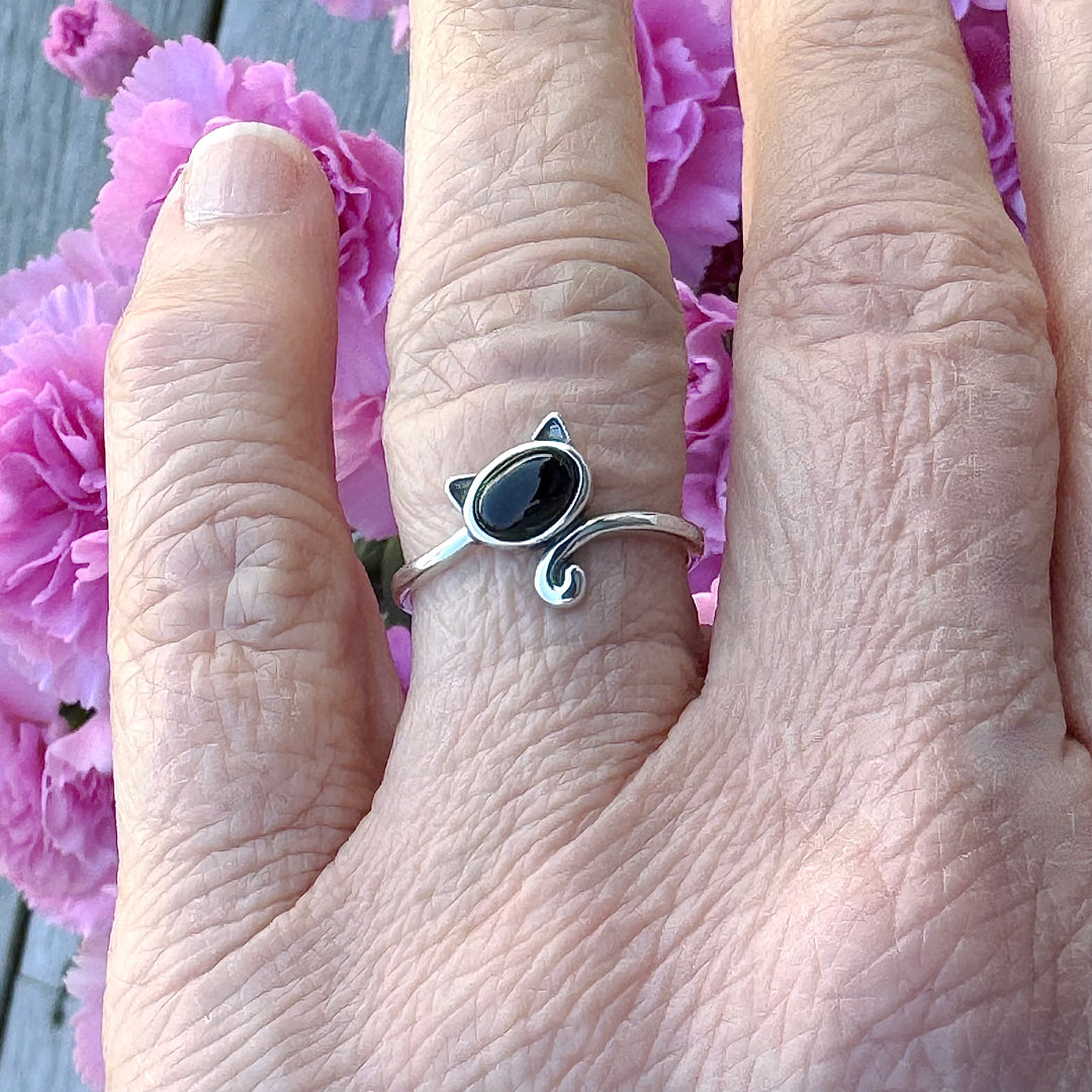 Cat Ring with a Black Agate Stone on a finger