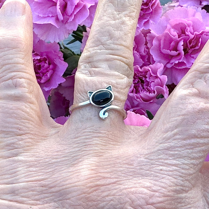 Sterling Silver Cat Ring with a Black Agate Stone on ring finger