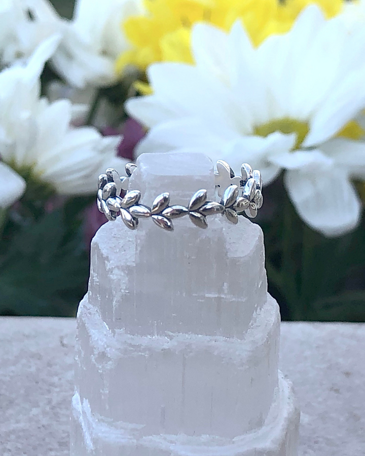 Sterling Silver Infinity Leaf Band