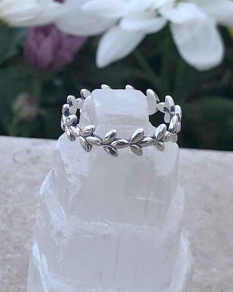 Sterling Silver Infinity Leaf Band