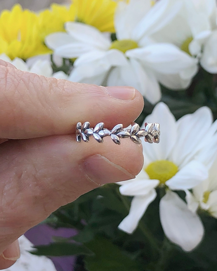 Sterling Silver Infinity Leaf Band